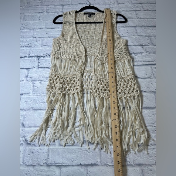 Forever 21 Cream Knit Fringe Vest. Size Small. Bohemian. Coastal Cowgirl. - Picture 6 of 7